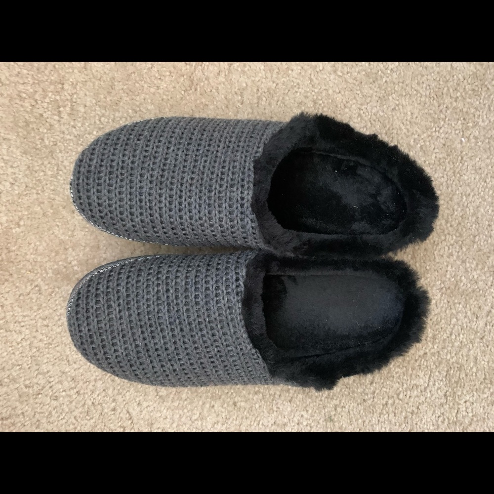 TOMS women’s slippers size 8